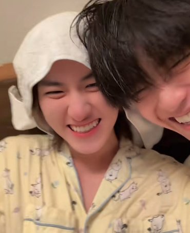 bububabyji's tweet photo. คนจ๋วย เล็บเจล                          อ๋อ มากับหวานใจ
จีบได้มั้......     
.
.
.
แหะๆ ขอโทดคับ😣 https://t.co/VgRGq0UYdG