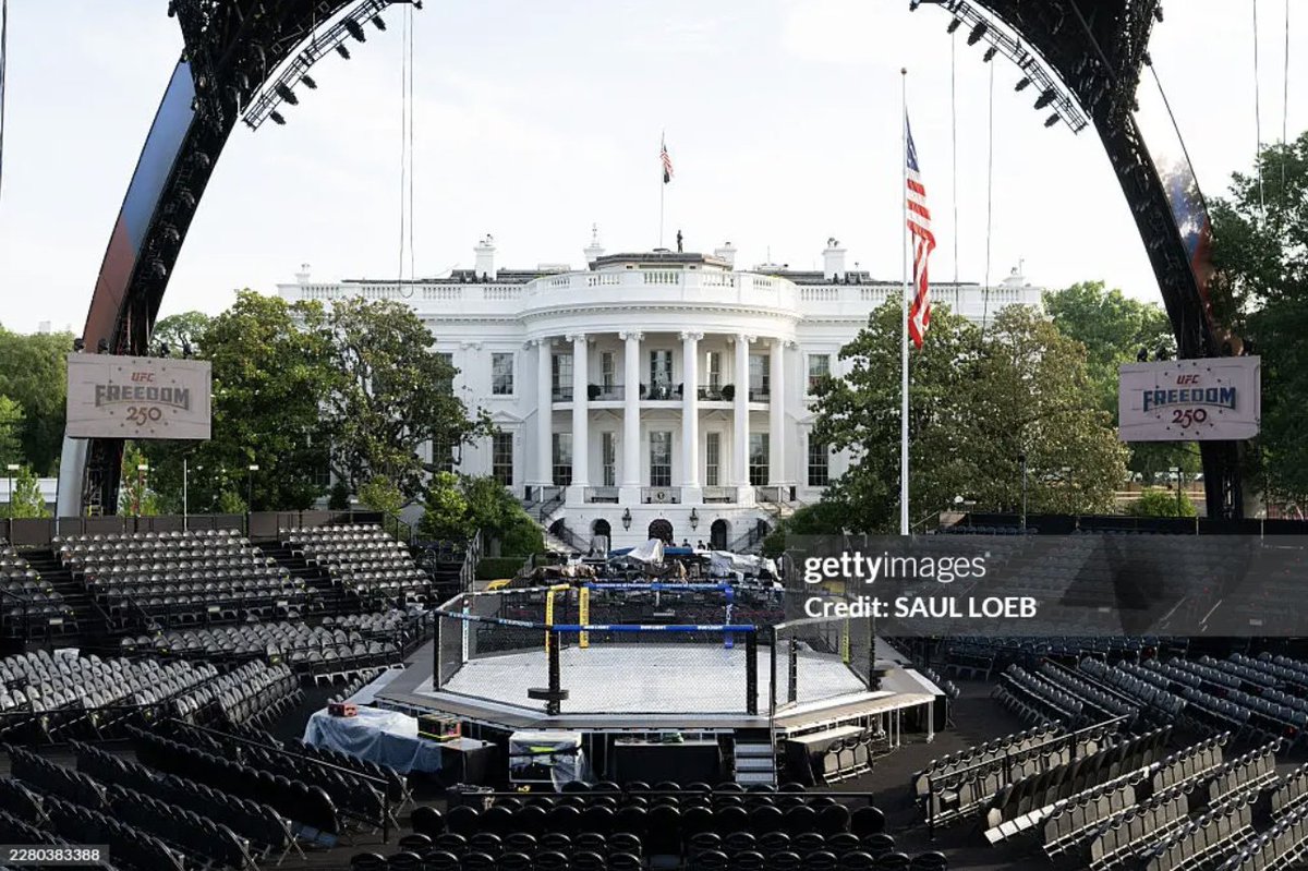 Phil_Lewis_'s tweet photo. Scenes from the UFC cage outside of the White House taken today: https://t.co/jwkxLKuFMG