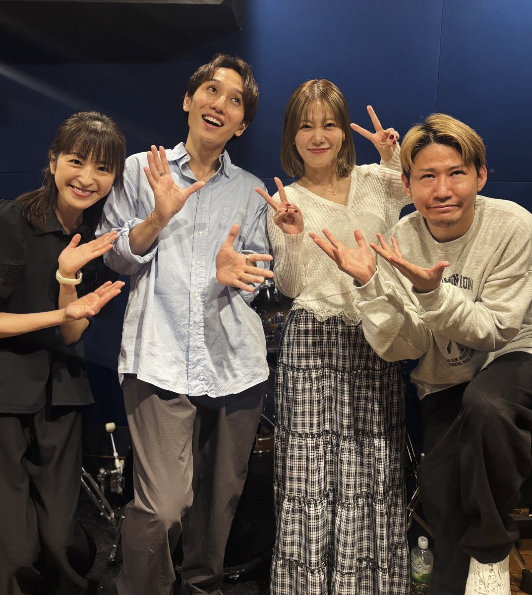 KURONEKO_LLC's tweet photo. 【まもなく完売‼️】
『The BOX - Pick one.』
《染谷洸太 × 菜々香》
6月14日(日) 16:00 ✖ / 19:00 ⚠️
📍Oji Music Lounge(王子)
※19時回も残席僅かとなりました!
▼ご予約・候補曲一覧はこちら
https://t.co/RHKxRrmIfH
#黒猫企画 #theBOX
#染谷洸太 #菜々香 #久保沙央里 #西川大貴 https://t.co/9LDwCeDkbT