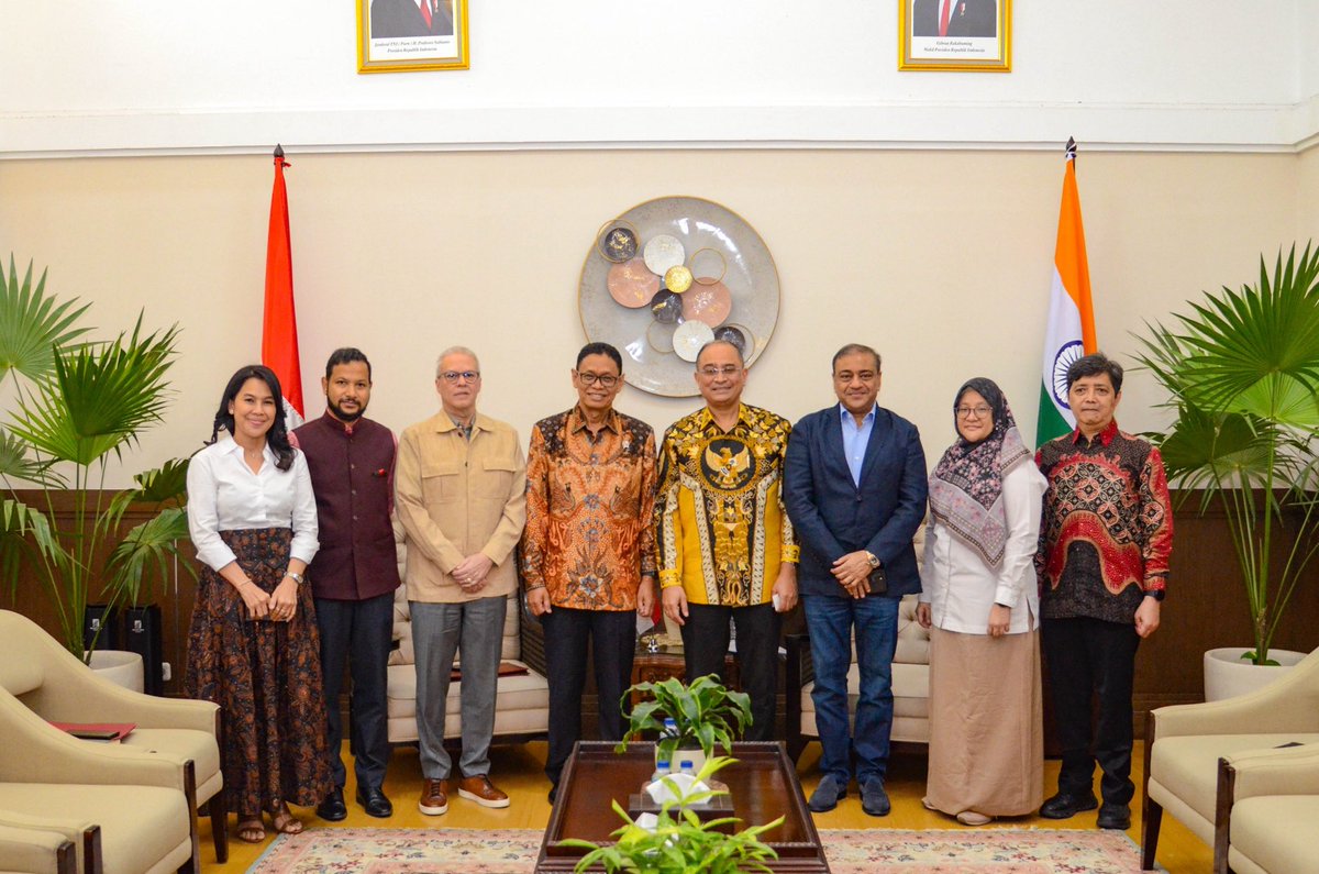 IndianEmbJkt's tweet photo. Ambassador Sandeep Chakravorty called on H.E. Mr. Yuliot Tanjung, Vice Minister of Energy and Mineral Resources (ESDM) of Indonesia today.

Both sides engaged in fruitful dialogue on wide ranging areas of cooperation between India and Indonesia including on the steel supply chain, expanding cutting-edge cooperation in nuclear and renewable energy, human capacity building and exploring potential  opportunities for Indian companies into Indonesia’s oil and gas sector.

#IndiaIndonesia
#MitraSelamanya