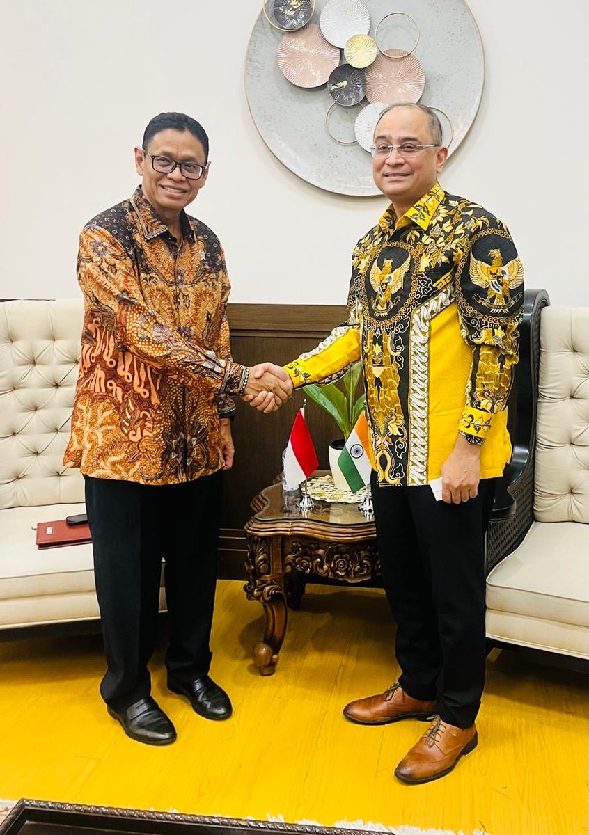 IndianEmbJkt's tweet photo. Ambassador Sandeep Chakravorty called on H.E. Mr. Yuliot Tanjung, Vice Minister of Energy and Mineral Resources (ESDM) of Indonesia today.

Both sides engaged in fruitful dialogue on wide ranging areas of cooperation between India and Indonesia including on the steel supply chain, expanding cutting-edge cooperation in nuclear and renewable energy, human capacity building and exploring potential  opportunities for Indian companies into Indonesia’s oil and gas sector.

#IndiaIndonesia
#MitraSelamanya