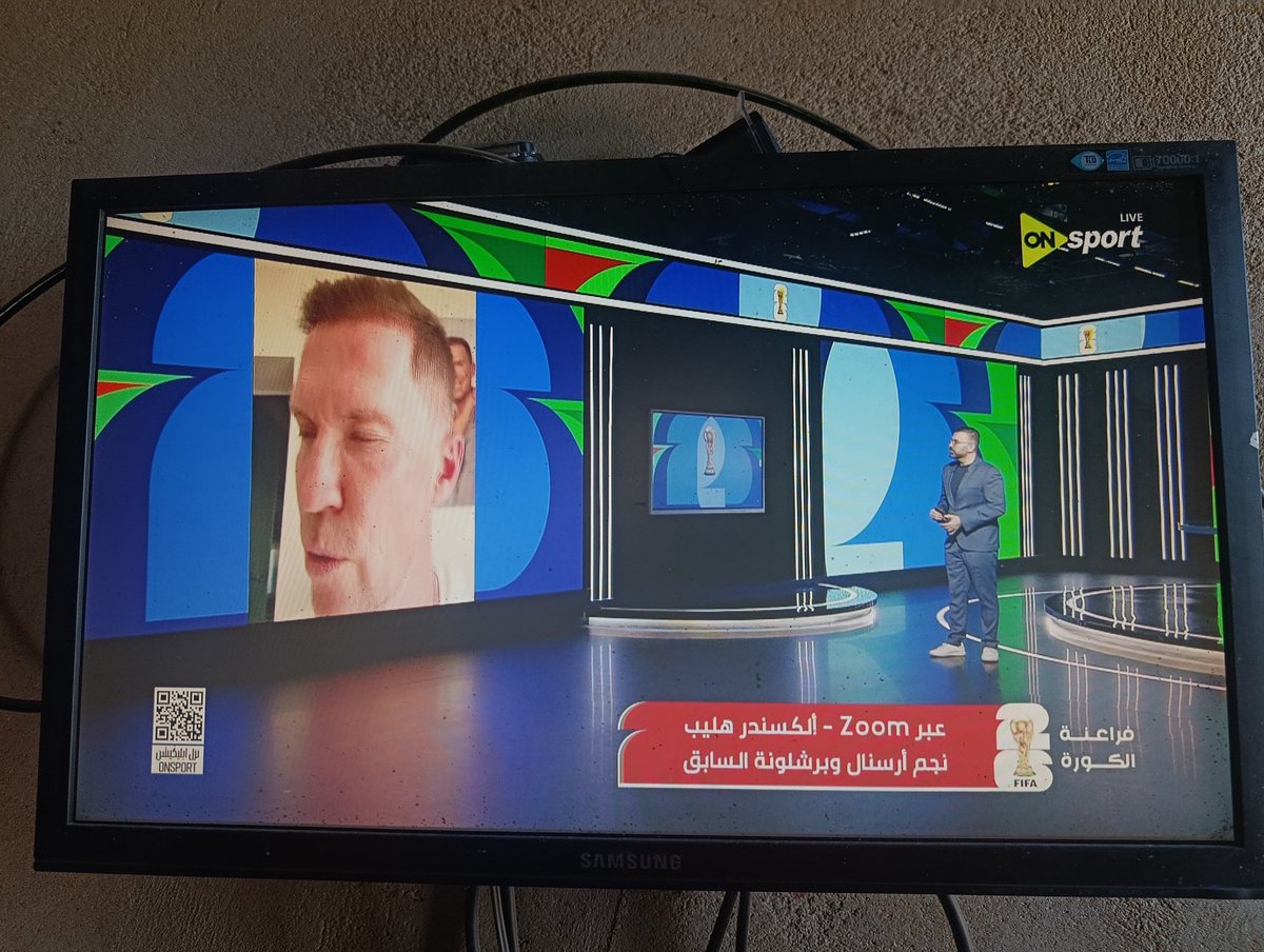 Khaledemad96's tweet photo. قاعد بسمع برنامج فراعنة الكورة ع أون سبورت مستضفين واحد اسمه الكسندر هيلب بيقولوا نجم ارسنال وبرشلونة بيقولهم مصر هتروح لحد دور 8 😂😂😂 https://t.co/ypMeTvxtch