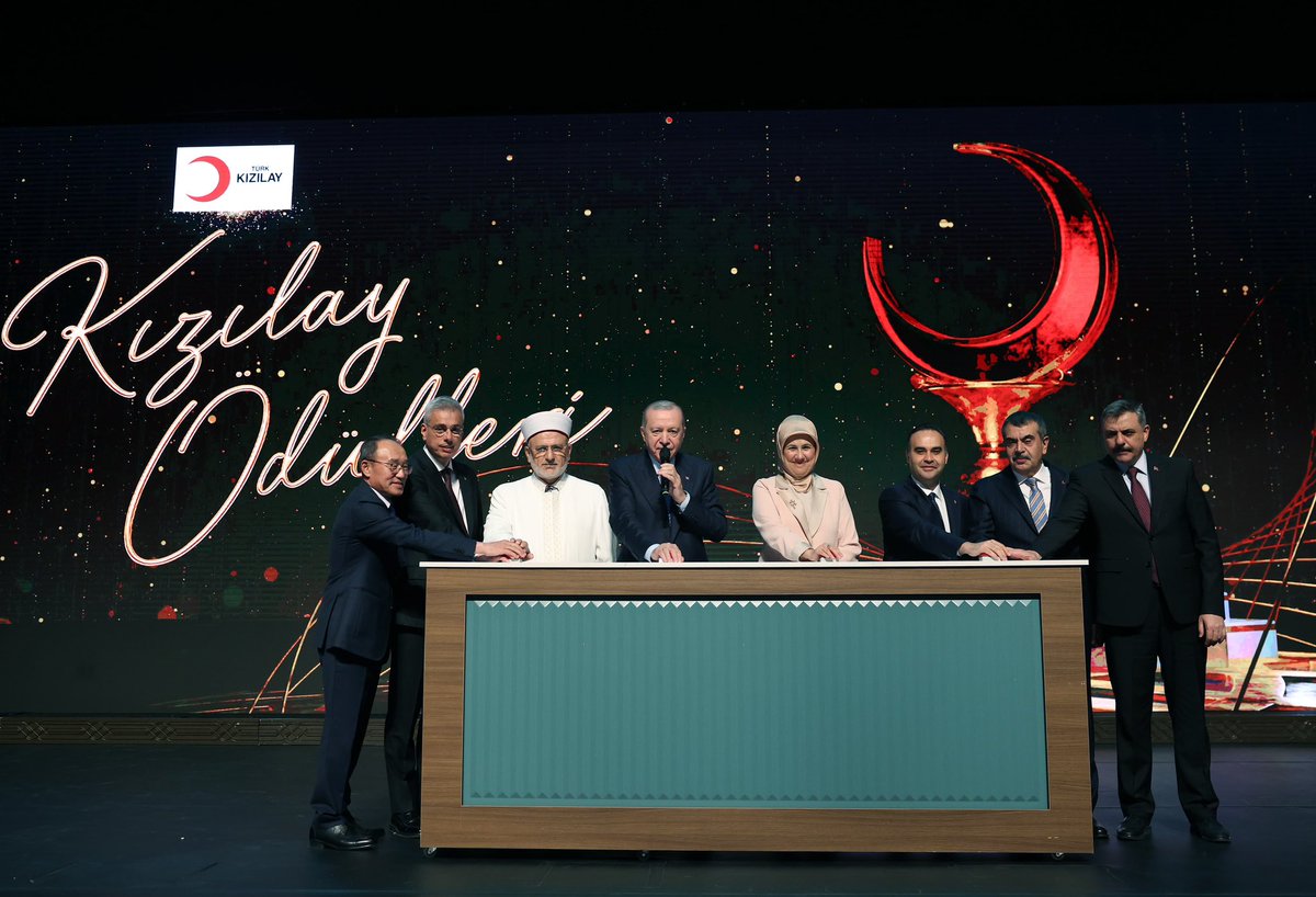 iletisim's tweet photo. Cumhurbaşkanımız Sayın Recep Tayyip Erdoğan, Türk Kızılay Ödülleri Töreni’nde konuştu.

https://t.co/M4Q9256y0r https://t.co/v5M5GnRoGY