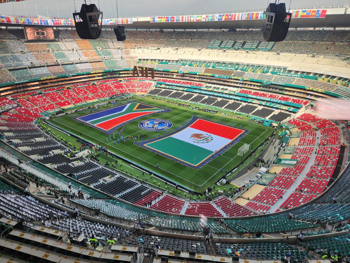 Tomiconcina's tweet photo. El Estadio Azteca tiene DEMASIADA AURA. 🤩🇲🇽 https://t.co/J6H8DhqSlZ