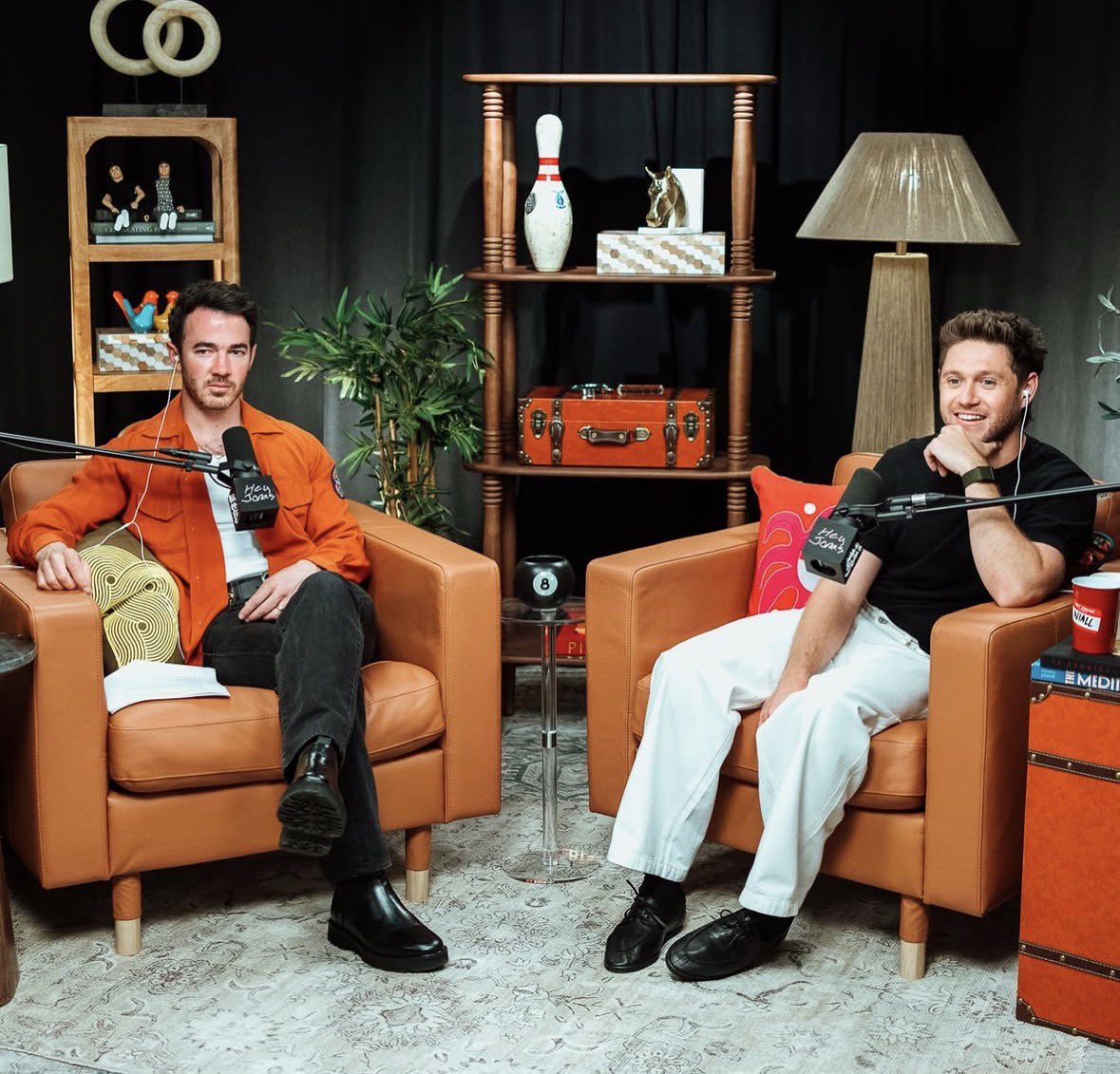 28jobros's tweet photo. eu sou viciada em homens com energia de marido e nada mais com energia de marido que Niall Horan e Kevin jonas juntinhos https://t.co/uagwWVNw1I