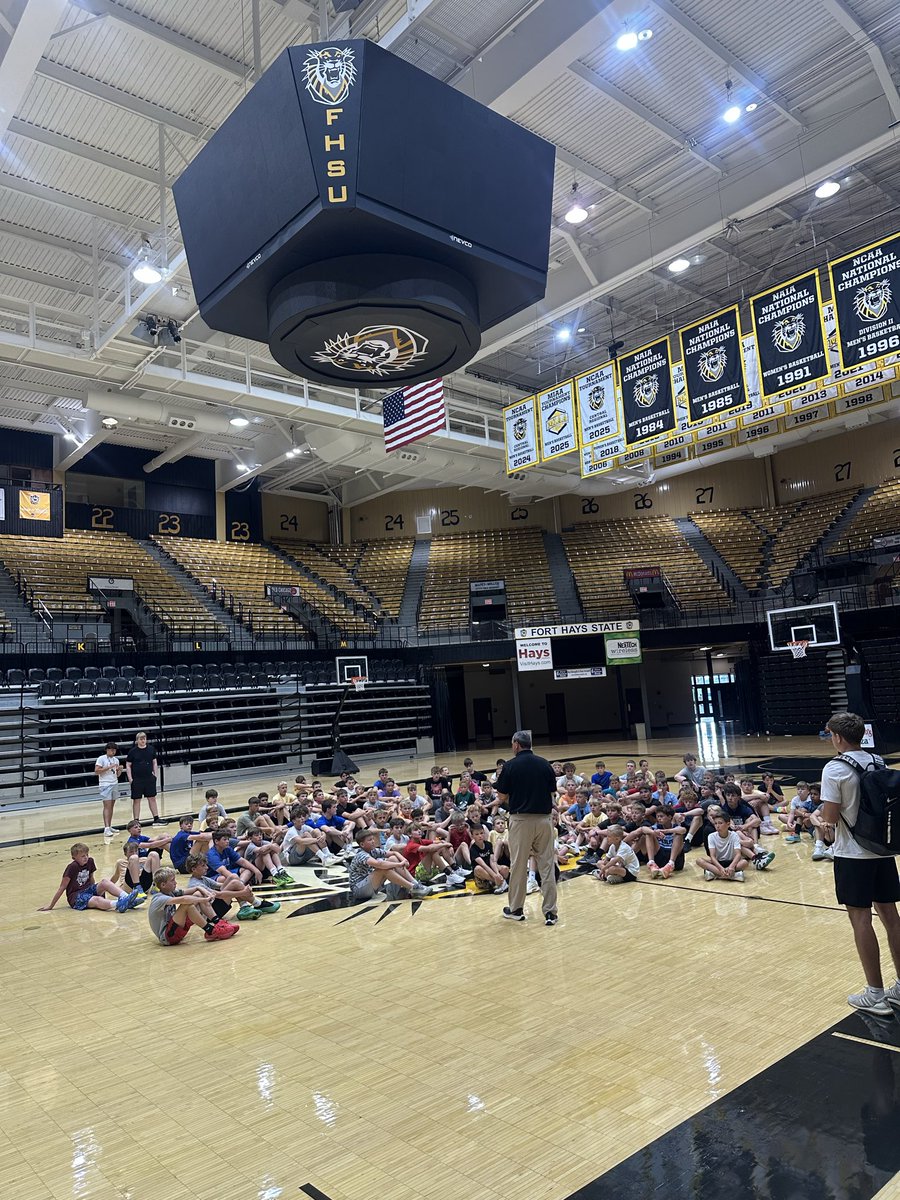 fhsutigerhoops's tweet photo. Thank you to all campers, parents, and staff! It was another great year at the Mark Johnson Tiger Basketball Camp 🐯! https://t.co/mWtjP7P7Dh