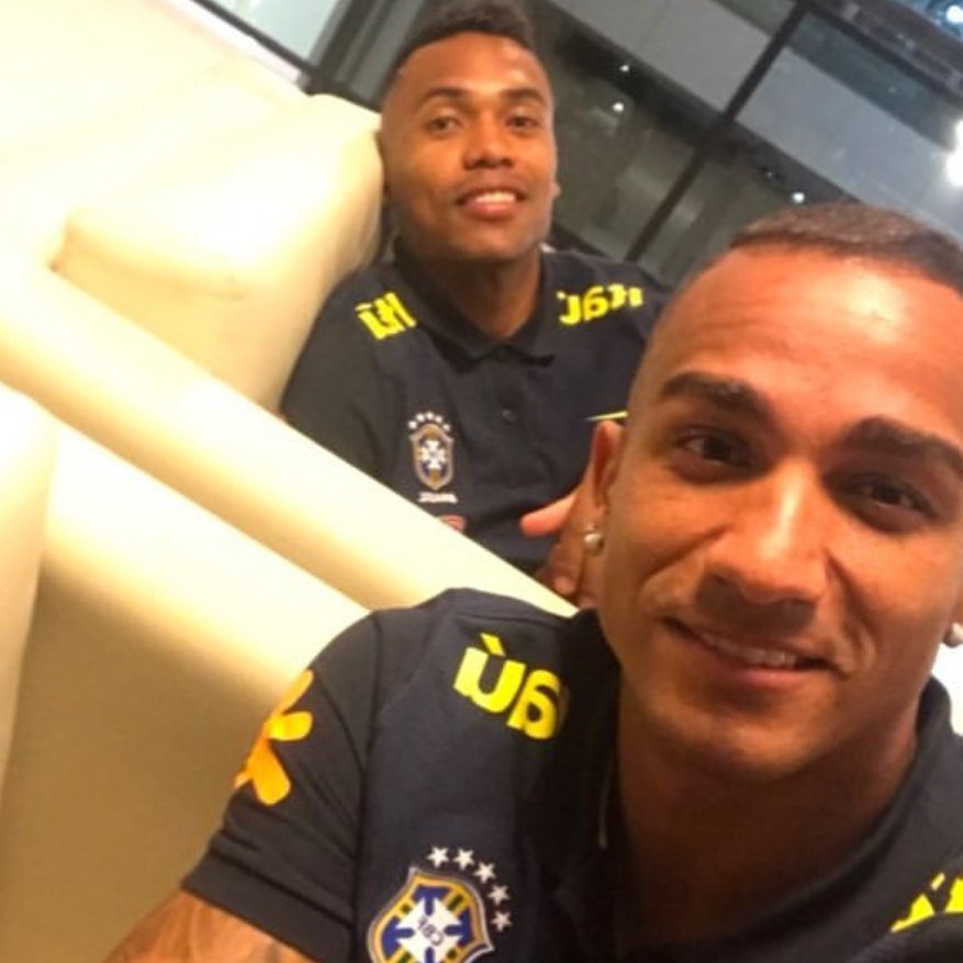acervoflaa's tweet photo. clima de copa 🇧🇷
#NovaFotodePerfil https://t.co/mwJlgIa7j2