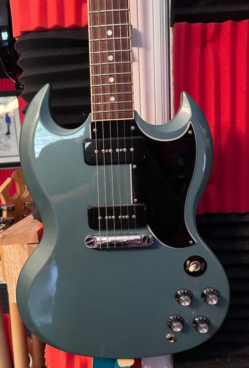 Guitarbizon tweet media