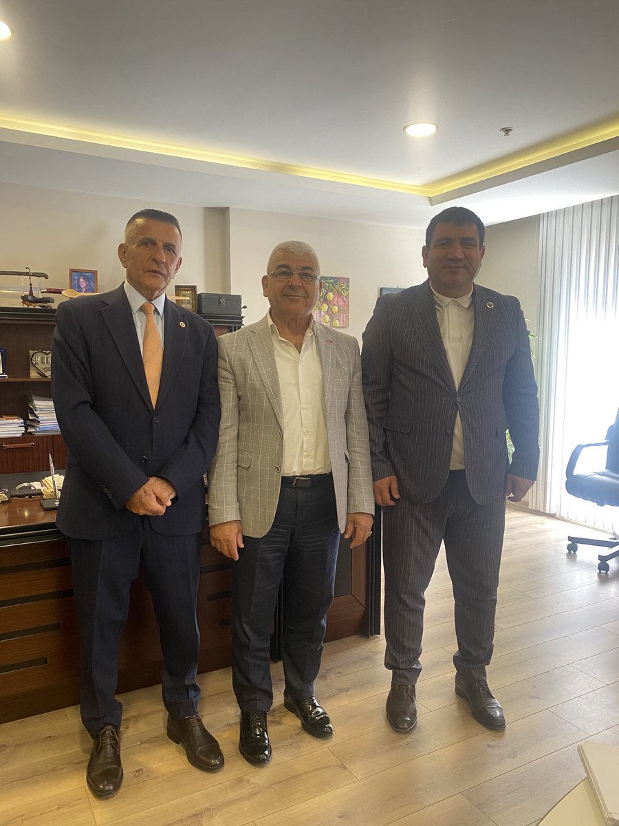 ArkazHayati's tweet photo. 11.06.2026 - BEYLİKDÜZÜ

BOSB Birlik İşletme Kooperatifi Yönetim Kurulu Başkanı Sayın Celil Yıldırım’a nazik ev sahipliği ve misafirperverliklerinden dolayı teşekkür ediyoruz.

#MHPİstanbul #Beylikdüzü @OzkanEremsayin @MhpBeylikduzu https://t.co/ZOUraQTs0J
