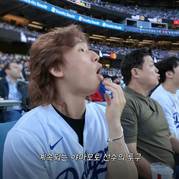 Daesung_IDN's tweet photo. Shopping, Soccer, and Baseball in LA!
Every moment becomes a memory when it's shared with a smile. 🖤✨
#DAESUNG #DLITE #BIGBANG #DsLog #DaesungIndonesia https://t.co/VWTHk2v3gE