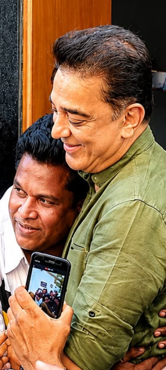 ksravee24's tweet photo. ஆண்டவரே MY AGE 62                             இதில்  51 வருடம் ரசிகர்                      46  வருடம்  நற்பணி இயக்கம்   8   வருடம் மக்கள் நீதி மய்யத்தின்  நற்பணி மதுரவாயல் தொகுதி  மாவட்டதுஅமைப்பாளர்      என்றும் தாங்கள் வழியில் உங்களுக்காகவே நான் சென்னை முகப்பேர் KSR ரவி https://t.co/FKQEaBvOys