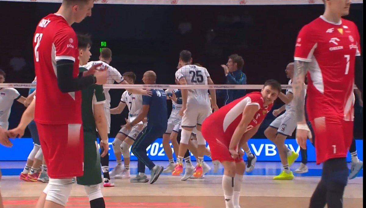 oikakee's tweet photo. bruh have mercy...this is the 10th sets for slovenia back to back since they also played 5th set with china yesterday then poland still has match tomorrow against japan 😭 https://t.co/0i736vQBgO