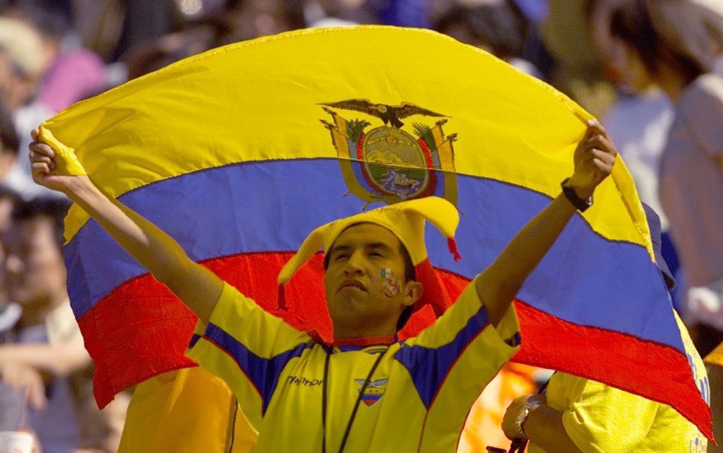 untatuador2's tweet photo. *balaceras, masacres, femicidios, desaparecidos, hospitales sin medicinas, vacunas, secuestros* 

Daniel Noboa en primera fila del mundial sin importarle nada: https://t.co/cxMdE3RcZf