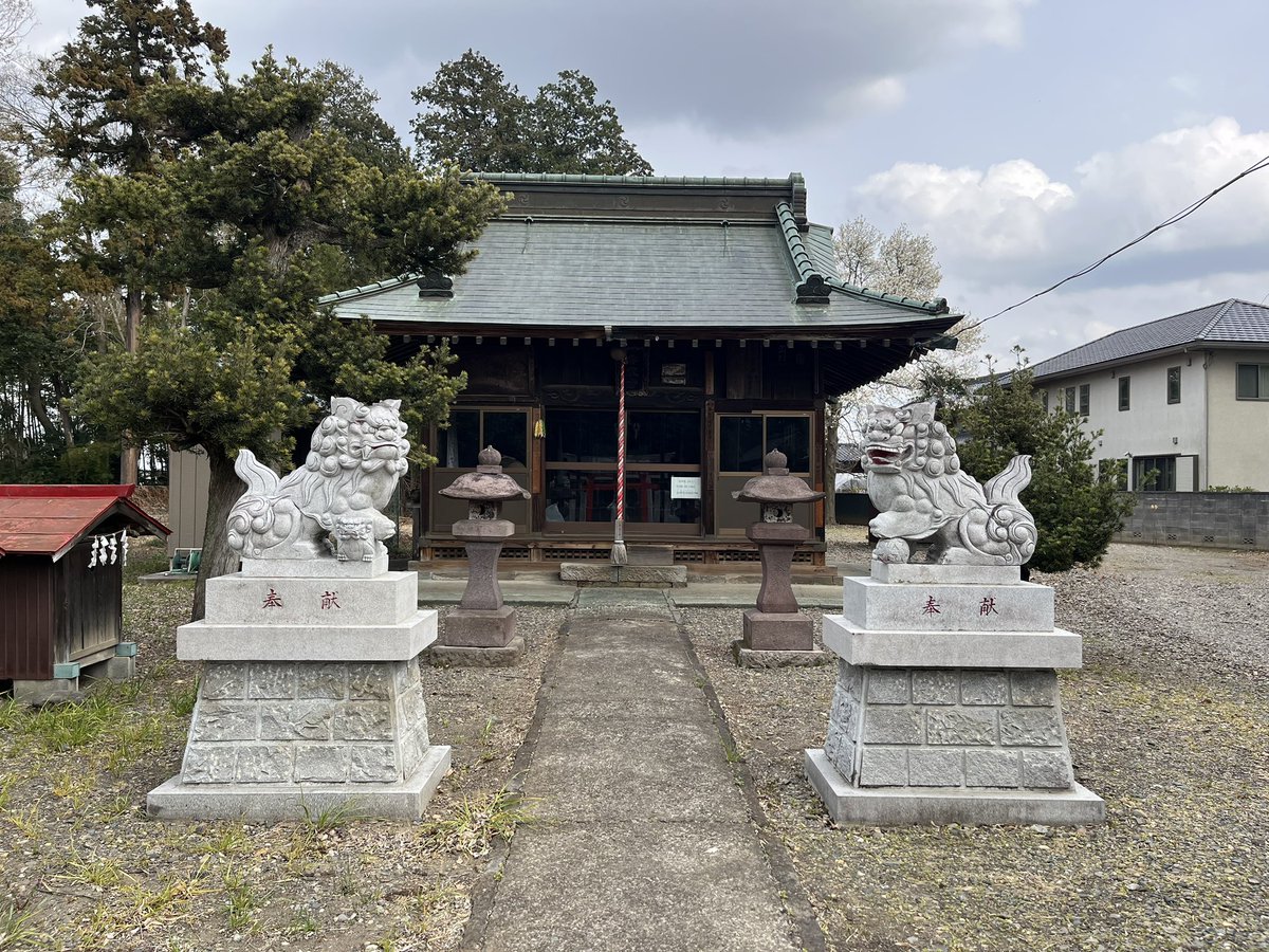 chapa_env's tweet photo. 川妻香取神社（五霞町川妻）朱◯
五霞町の西、利根川と東北新幹線の近くにある神社。創建は不詳で、村内の各社を合祀したもの。本殿には、田植えや収穫など稲作の情景が彫られています。御朱印は、利根川対岸の古河市の大善院で頂けます。神玉もこちらで。 https://t.co/Yid8XxoBGs
