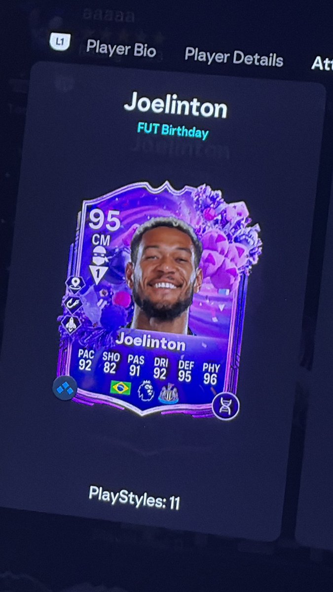 2uuu2a's tweet photo. @FUT_R9 التطويرات ذا الجزء اسطوريه صار عادي عندي لو ماطلعلي لاعب حدث 😂 https://t.co/er0WyRBXkA