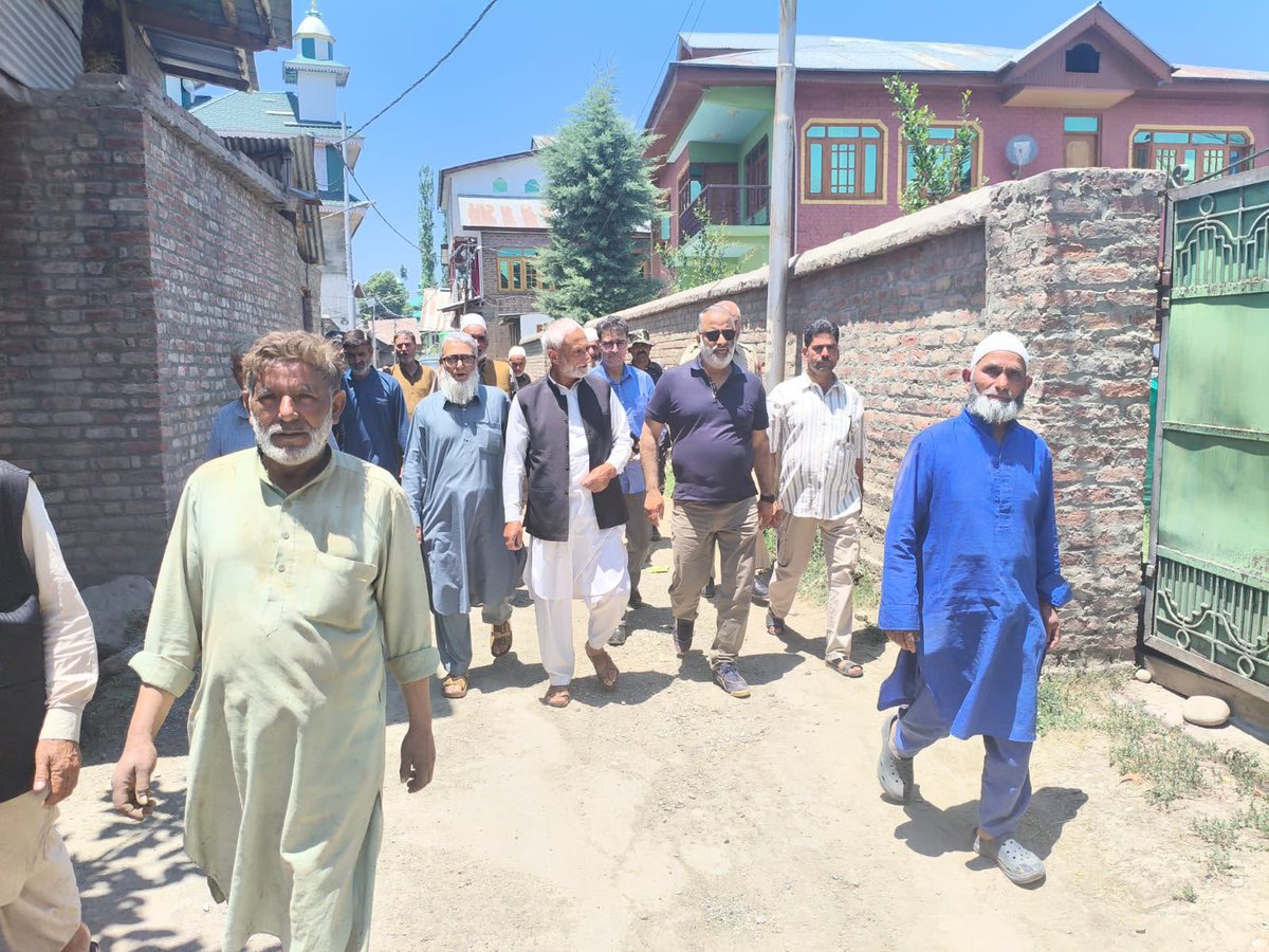salmanalisagar's tweet photo. Visited Syedpora Hamchi today and interacted with local residents, who apprised me of the severe water supply and irrigation crisis being faced by the area. The issue is causing immense hardship to both households and farmers during this crucial season.

I immediately took up the matter with the Hon’ble Chief Minister’s @OmarAbdullah sahabs ( @CM_JnK ) which responded promptly and initiated necessary steps for immediate relief. I am hopeful that the affected residents will soon see a positive outcome.

The concerns raised by the locals are genuine and well-founded which highlights the acute shortage of irrigation water due to reduced discharge in the Sindh Extension Canal.

I will also be convening a detailed meeting with the concerned departments to work out a comprehensive and permanent solution to the water supply and irrigation issues of the area. The welfare of our people and protection of our farmers’ interests remains my top priority.
@MLAHAZRATBAL 
@IrfanZehgeer