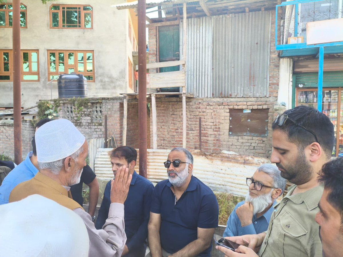 salmanalisagar's tweet photo. Visited Syedpora Hamchi today and interacted with local residents, who apprised me of the severe water supply and irrigation crisis being faced by the area. The issue is causing immense hardship to both households and farmers during this crucial season.

I immediately took up the matter with the Hon’ble Chief Minister’s @OmarAbdullah sahabs ( @CM_JnK ) which responded promptly and initiated necessary steps for immediate relief. I am hopeful that the affected residents will soon see a positive outcome.

The concerns raised by the locals are genuine and well-founded which highlights the acute shortage of irrigation water due to reduced discharge in the Sindh Extension Canal.

I will also be convening a detailed meeting with the concerned departments to work out a comprehensive and permanent solution to the water supply and irrigation issues of the area. The welfare of our people and protection of our farmers’ interests remains my top priority.
@MLAHAZRATBAL 
@IrfanZehgeer