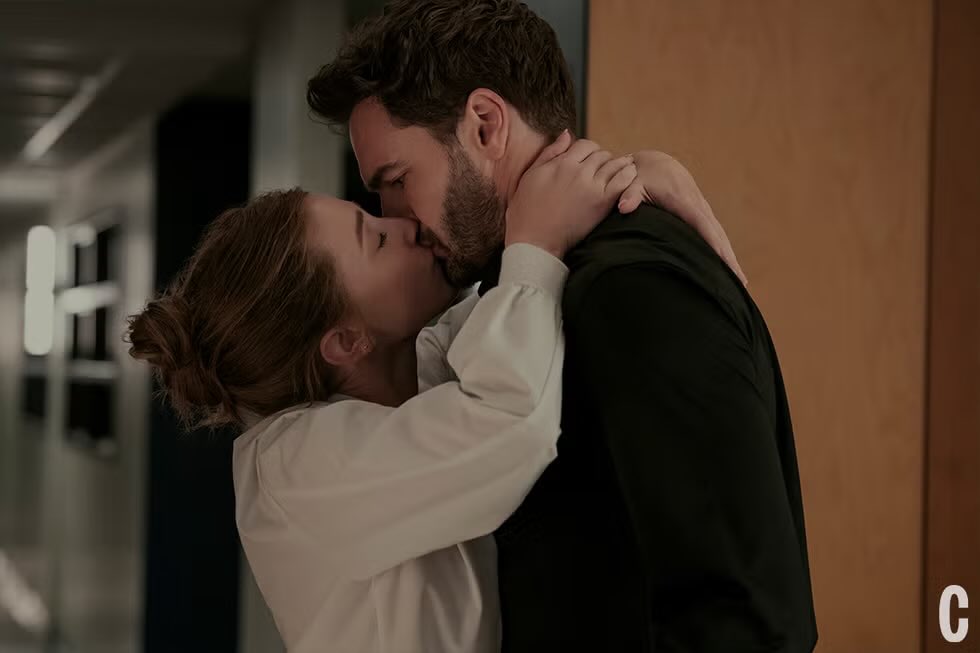 glossilysl's tweet photo. “In Olive’s defense, the man didn’t seem to mind the kiss too much.”
“In Adam’s defense, he thought it was a dream” https://t.co/2WweCwOEHM