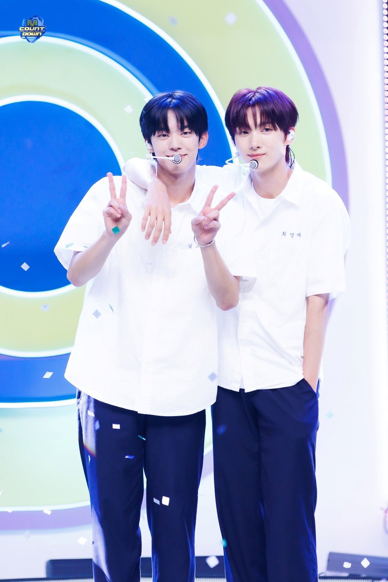 xzzaallii's tweet photo. 아 옷에 정갈하게 이름 석자 박혀있는거보고 이마짚음.. 썅ㅜ https://t.co/tnswAOAKyk