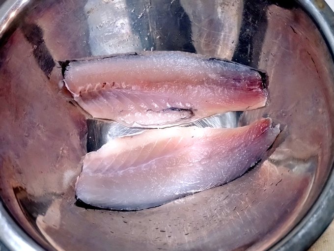 小ボラは塩締め30分からの昆布酢締め30分 