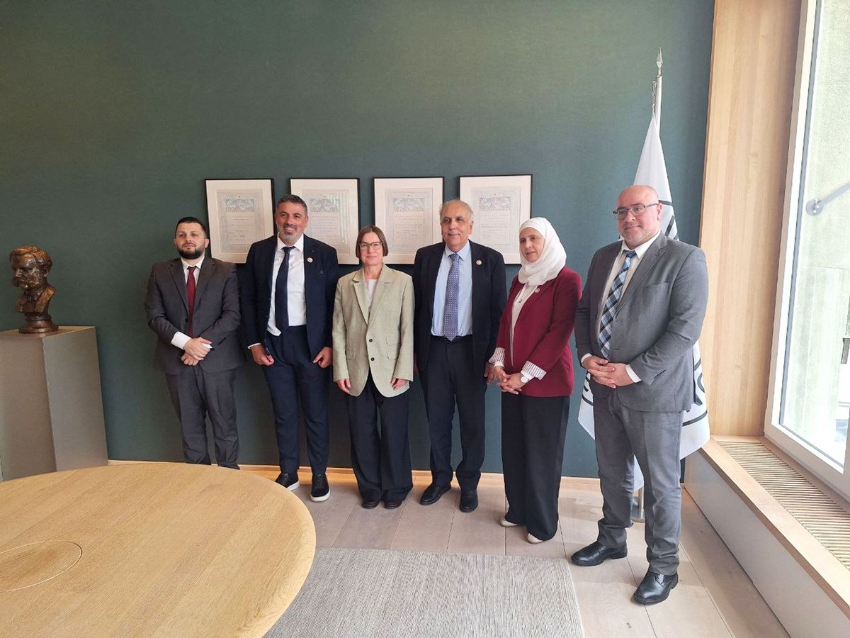 SYRedCrescent's tweet photo. In Geneva, #SARC President Dr. Hazem Bakleh met with @ICRC  leadership to discuss boosting humanitarian aid, early recovery, and healthcare/water services across Syria, alongside strengthening volunteer capacity. https://t.co/3Kk3gsZw0X