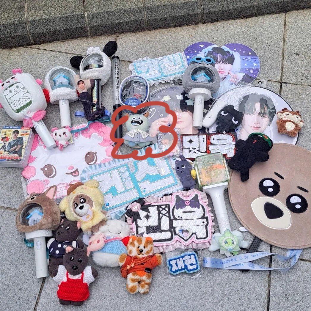 asukaaa_y's tweet photo. 골디 날 어떤 머글이 와서 사진 찍어도 되냐고 물어봤는데 알고 보니 클팅이 대만 경제 잡지에 실려 있었음 ㅋㅋㅋ

ゴルデの日、ある一般人に「写真撮ってもいいですか？」って聞かれたんだけど、なんと클팅이が台湾の経済雑誌に載ってたの！

金唱片那天被拍的照片原來被刊在天下雜誌上🤣 https://t.co/Xmdtbp6Hiq