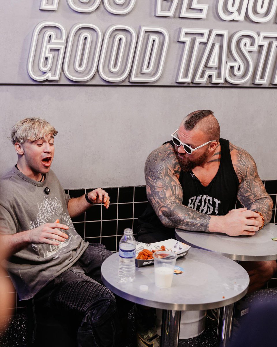 MisfitsBoxing's tweet photo. Eating challenge with @eatsides 🔥

#FuryHall | June 13 | Get your PPV: @DAZNBoxing https://t.co/WOXDouLsQ7