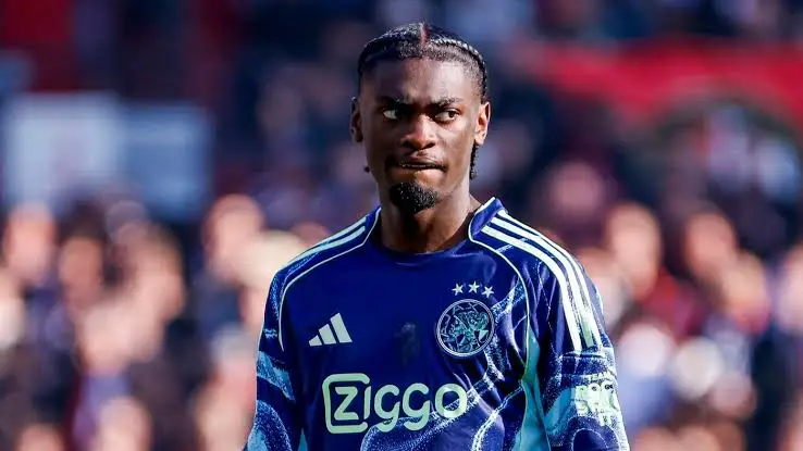 TransferPaneli's tweet photo. 🚨 SÜPER LİG'E TRANSFER ÖNERİSİ | #24 JORTHY MOKIO! 🇹🇷✈️
Orta sahaya dünya futbolunun gelecekteki en büyük 6/8 numara dominasyonunu getirmek, Ajax fabrikasının en taze ve en elit "Saf Elmas"ı ile geleceği inşa etmek isteyen kulüplere Jorthy Mokio analizi yayında! 🇧🇪🇨🇬🪄💎

💼 Mevki: Ön Libero (6 Numara) / Merkez Orta Saha (8 Numara) / Sol Bek

📊 Yaş: 18 (29 Şubat 2008)

🌍 Güncel Kulübü: Ajax Amsterdam (Hollanda Eredivisie)

💰 Piyasa Değeri: ~8 - 12.5 Milyon € (Haziran 2026 Güncellenmesiyle Rekor Kırdı!)

🎯 Durum: Nisan 2026'da Sözleşmesini 2031'e Uzattı / "Ulaşılamaz" Görünen Rüya Proje