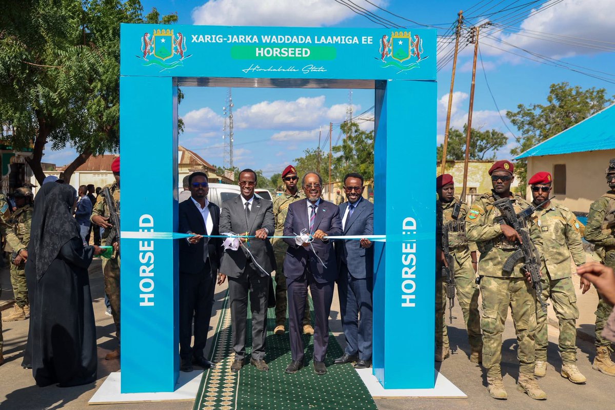WarsheikhC's tweet photo. The President of the Republic of Somalia, Dr. Hassan Sheikh Mohamud, together with President Ali Abdullahi Hussein (Ali Guudlawe), jointly inaugurated three roads, namely: 1. Horseed, 2. Hanti-Wadaag and Jowhar-Bile, which will facilitate the movement of people in the capital of https://t.co/QZxbzO2mSK