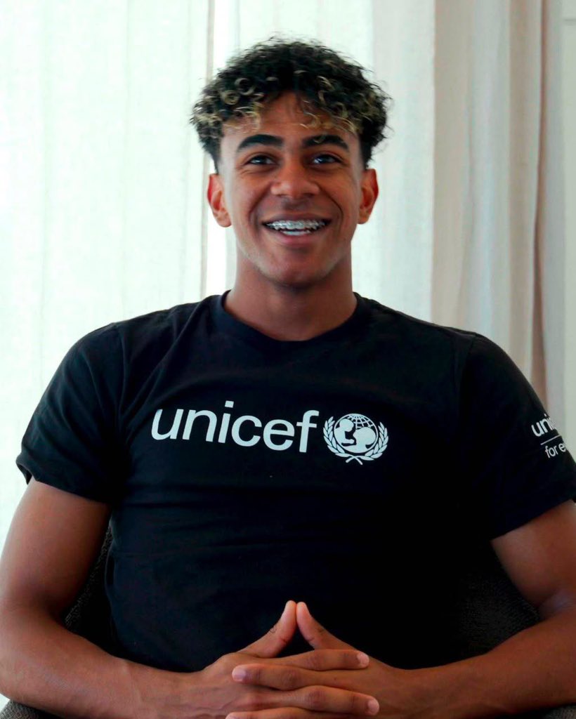 neygurll69083's tweet photo. Lamine Yamal went from being bathed by Messi in a UNICEF photo shoot as a baby to becoming UNICEF ambassador himself.

His life is genuinely looking scripted😭❤️ https://t.co/2cY9XnS4Tg
