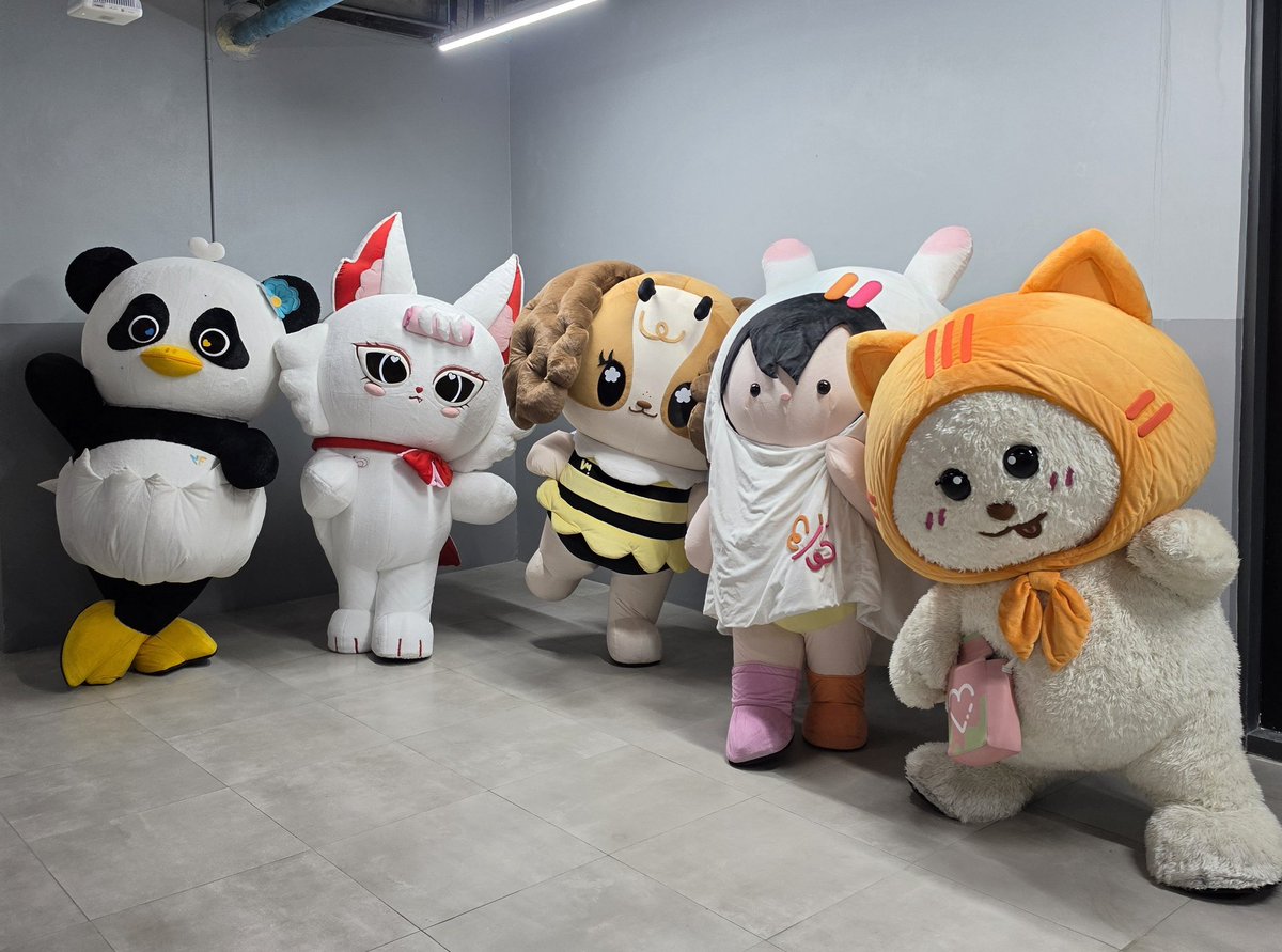 fromkicatcher's tweet photo. the 5 gl mascot’s positions if they were in a girl group
Muvmuv - leader
Lunar - lead dancer, face of the group
Any - main vocal
Jewel - main dancer, visual
Vinmy - main rapper
#HaTuaBon https://t.co/AHDL9awhAa