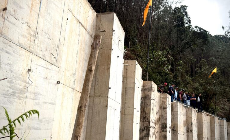 EntreCejayCeja's tweet photo. Alcaldía de El Retiro y Gobernación de Antioquia entregan obra para mitigar riesgos en zona rural

https://t.co/O4cZRTBne7 https://t.co/B4sgHN8K2I