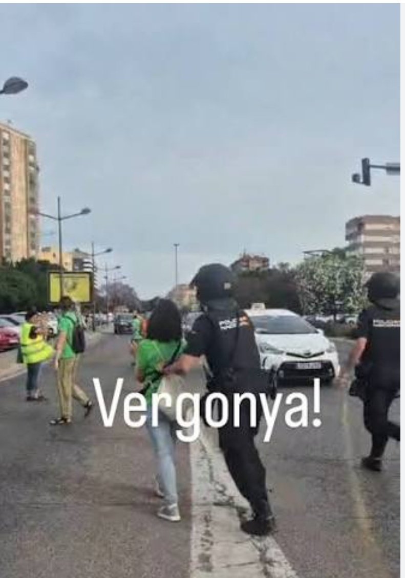 LILLOTERESA's tweet photo. @policia Ahora la verdad https://t.co/FSe96jVoed