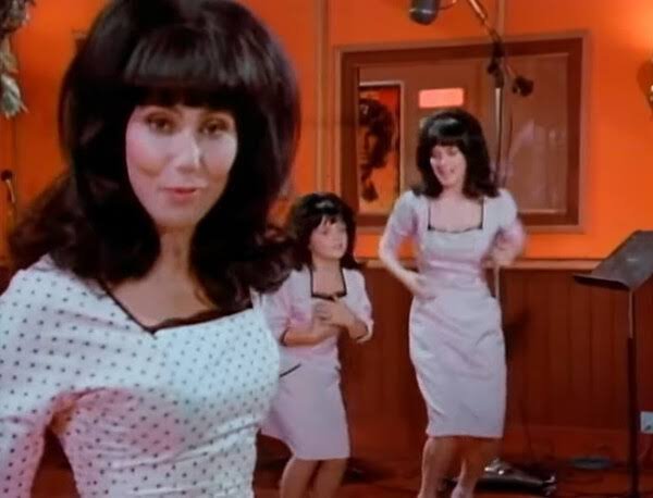 champanproblems's tweet photo. @fucklouprena La realidad mucho más gay es que es parodia del video de Cher y su cover de "It's in His Kiss" (Bart está bailando la original) https://t.co/4t1XqCc5s7