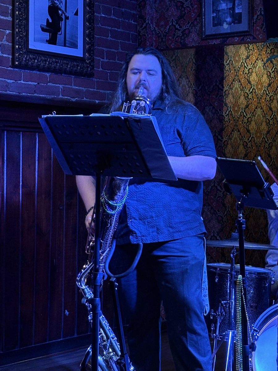 themodelaires's tweet photo. Nothing sounds as cool as a bari sax. https://t.co/uLJE22uZJn