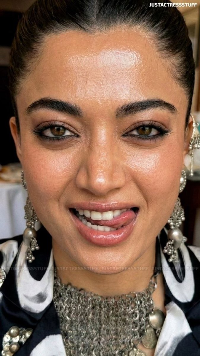 Actress World tweet media