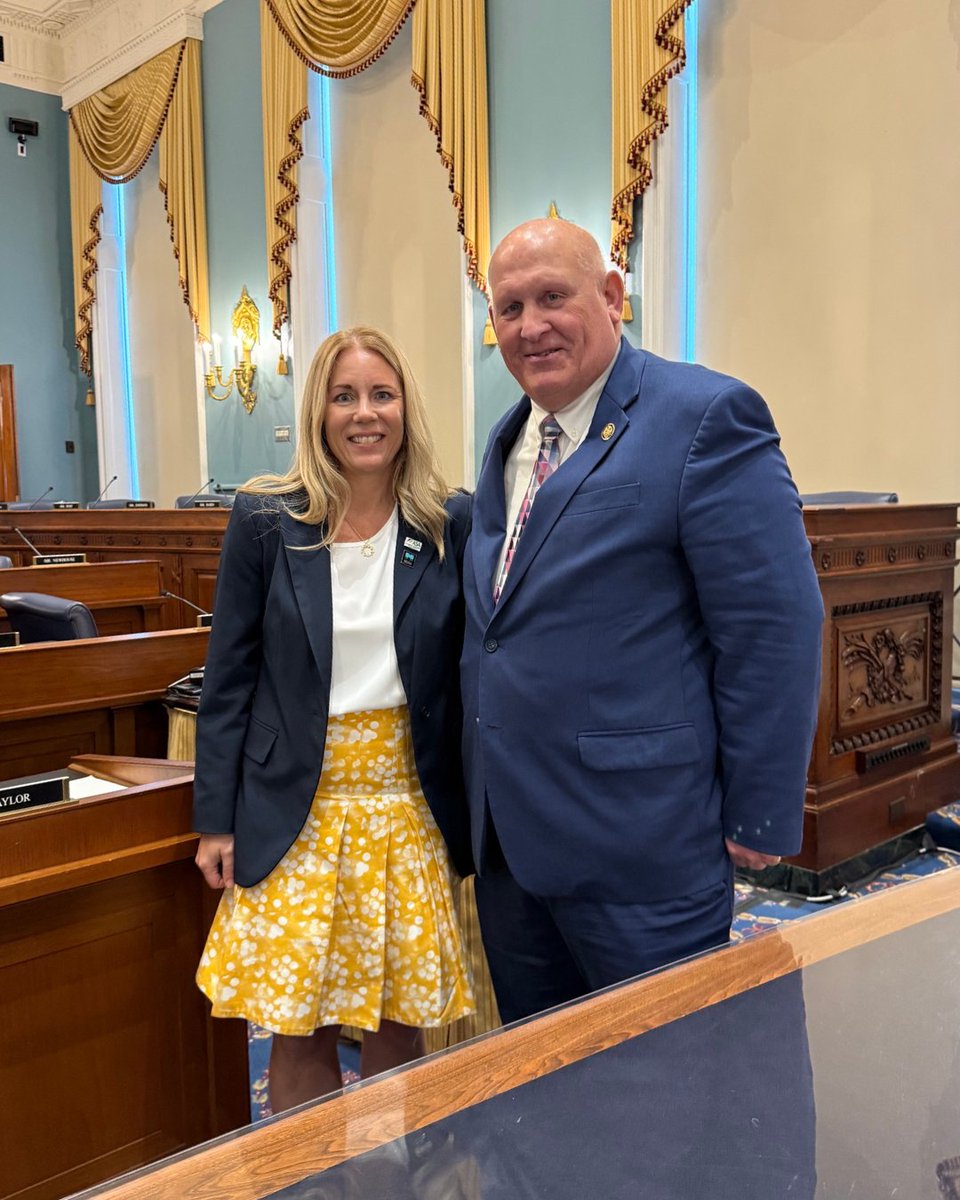 ASA_Soybeans's tweet photo. ASA thanks @HouseAgGOP &amp; @HouseAgDems for the opportunity to testify &amp; looks forward to working w/ policymakers to preserve &amp; strengthen #USMCA for U.S. soybean farmers. 📸: Soy farmer &amp; ASA Director Jamie Beyer (MN) greets Chairman @CongressmanGT &amp; Ranking Member @RepAngieCraig. https://t.co/LSDU6KVRnH