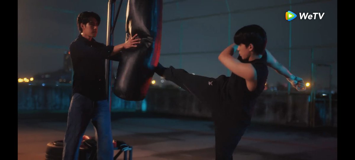 yazsukkie's tweet photo. And that's how, in two years Leon trained Tiger, during those two years in Hong Kong their brotherly relationship improved enormously, they became very close 🥹🥹❤️‍🩹

LATELY ITS WINTER SEASON EP5
#FoureverYou2EP21 https://t.co/EWMp3NRS36