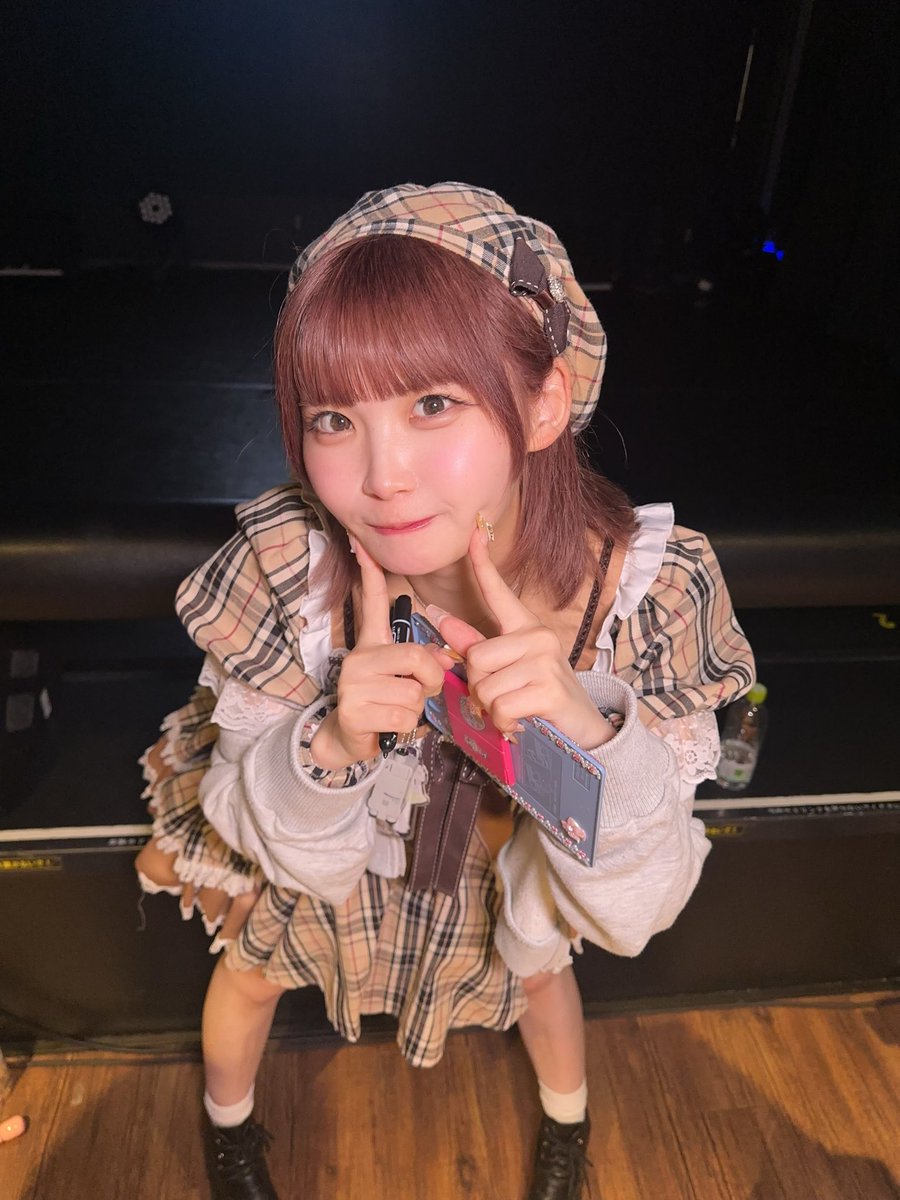 01116's tweet photo. 今日は急遽ナンキニちゃんとハニスパちゃんツーマンライブに行って来ました。
ナンキニちゃんは初めて見るグループでした。
なんか気になって物販行きました。 https://t.co/hcl8SC95vC
