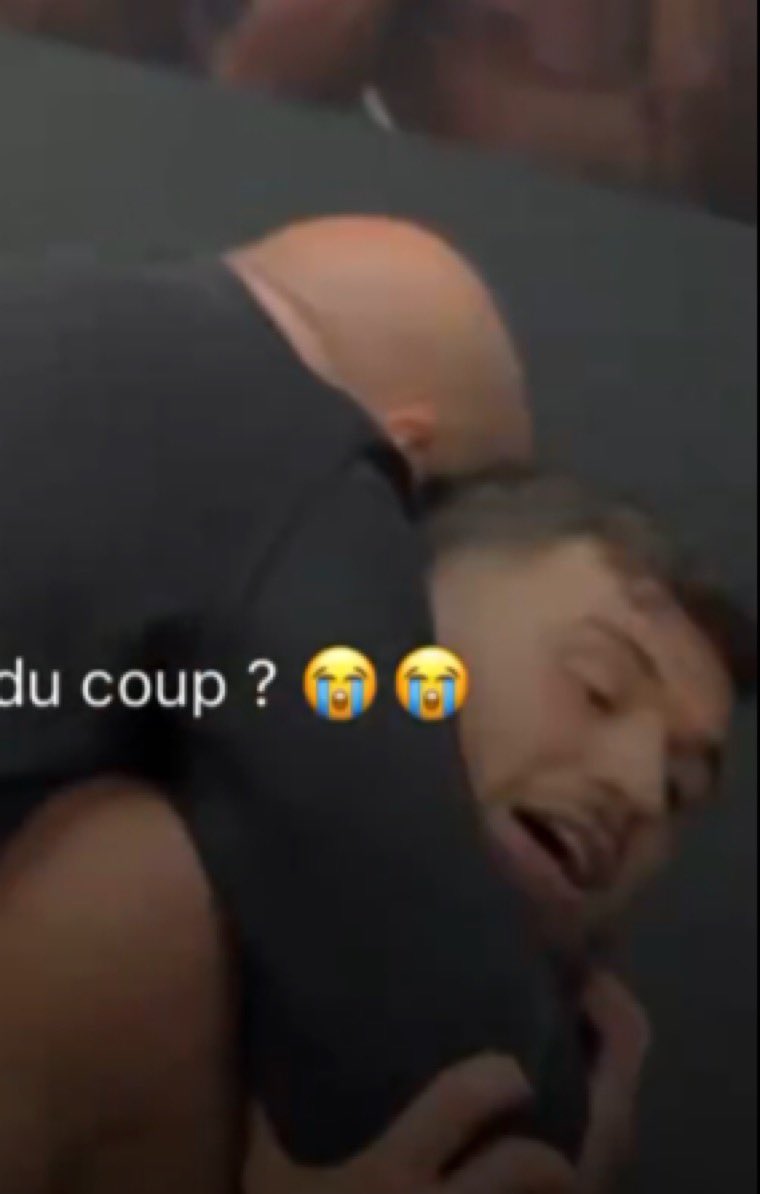 KickoutLive's tweet photo. Message du CM 1 : 
MDRR donc tu gênes tout le monde pendant 3 ans à courir après Paul pour au final louper ta pesée a 400g près ? En plus tu finis étrangler par la secu ? Az trql https://t.co/fr6EDEGYS3