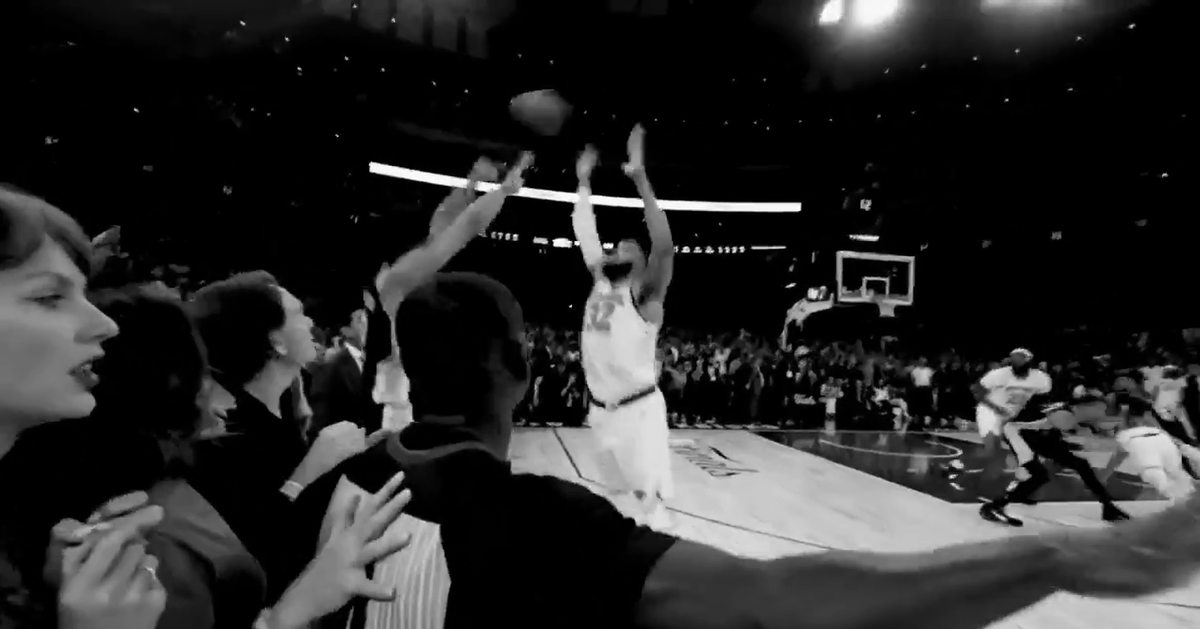 NolaAnalytics's tweet photo. *NOT A COMPLAINT OR TALKING POINT, JUST POINTING OUT*

It's crazy that in a 1 point game with 1 second left in the NBA Finals, you have two different fans simultaneously touching the ref. https://t.co/H0Zxd8jniH
