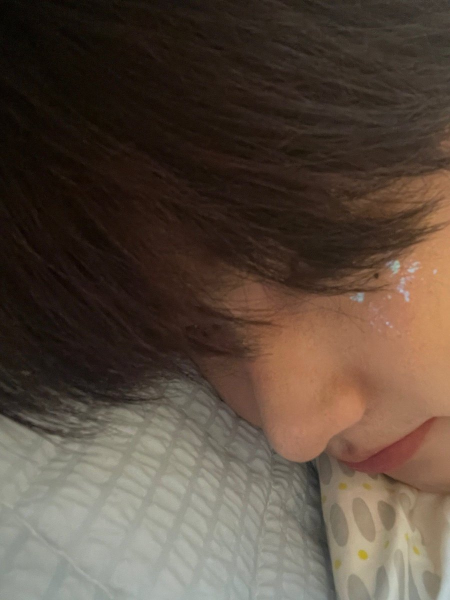 zzhaolo's tweet photo. 여친한테보낼거같은느낌주는 ㅈㅎㅇ셀카를 좋아함 https://t.co/c3dYyqDmj5