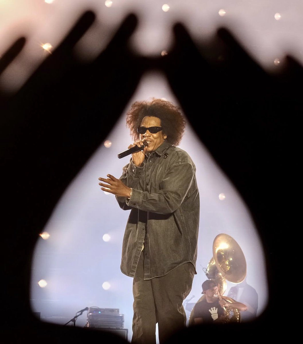 TheRocSupremacy's tweet photo. JAŸ-Z and Alicia Keys' "Empire State of Mind" was up 1,245% in Spotify streams in New York City following Knicks win last night. https://t.co/1NsOrsNYs7