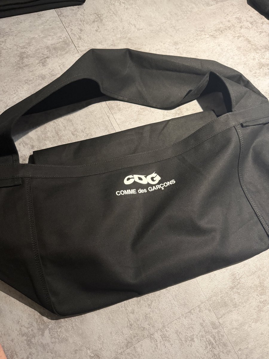 taipon0227's tweet photo. CDG
ギャルソンのメッセンジャーバッグ
早速購入してきた！！ https://t.co/Ne9azz88x4