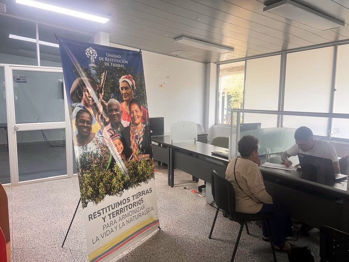 URestitucion's tweet photo. 🌱✨ #ConDignidadCumplimos

🤝 Le cumplimos a las víctimas del #Guaviare. La #URT brindó atención y orientación a las víctimas del despojo y abandono forzado de tierras, asesorándolas sobre el avance de sus casos y socializando la ruta de atención en restitución de tierras. 🏡⚖️

💚 Seguimos trabajando para garantizar sus derechos y acercar la justicia a los territorios. 🙌🌿