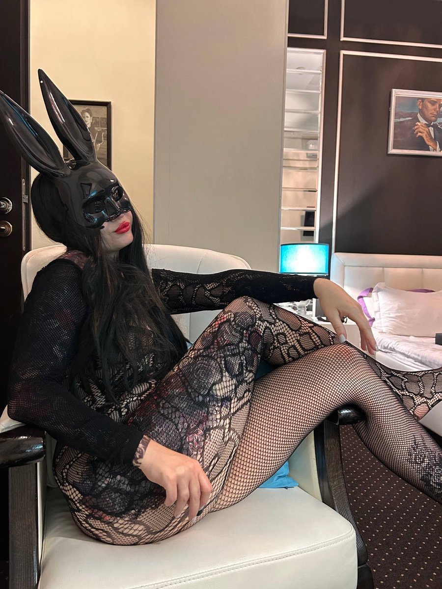 cherryviksy's tweet photo. @SecretFans_OF Tattooed girls with a mask that keep secret it's a turn on for you?👀 https://t.co/AvDH6EfUsG