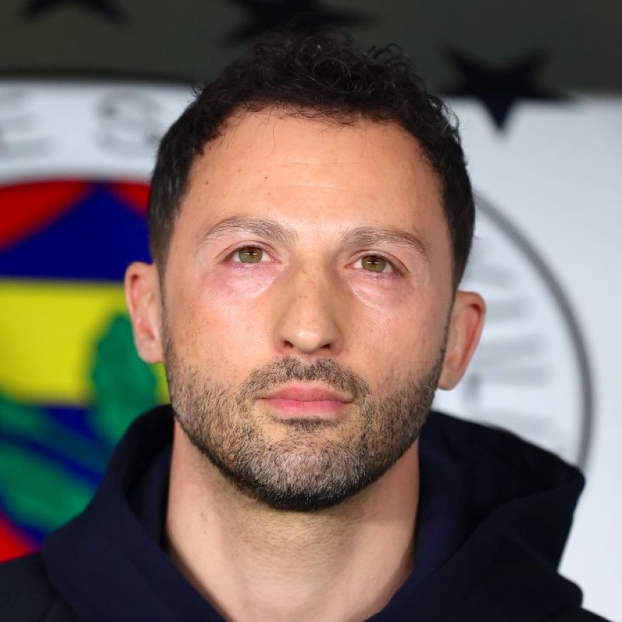 nexustransfer's tweet photo. Domenico Tedesco: "Fenerbahçe 13 yıldır şampiyonluğa çok aç olduğu için 5 maç kazanıp 1 maç kazanamadığınızda bile hemen bir kriz oluşabiliyor.

Mesela Galatasaray ile fark 2'den 4'e çıkınca bile büyük gerginlik oluşuyor.

Kulübü çok sevdim. Tarih yazmaya gitmiştim ama olmadı." https://t.co/Xx4t2gU8ot