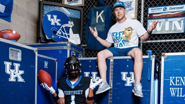KSRonX's tweet photo. The Kentucky football coaches are keeping their focus on current players as the program mourns a tragic loss. 

Will Stein is changing UK's summer recruiting schedule, and top prospects are happy to accommodate. 

https://t.co/X7RXfLsNb2 https://t.co/mnvTgT0rRv