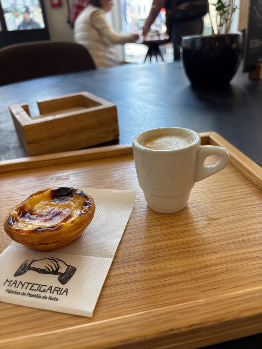 portugaltopics's tweet photo. あの...『ヨーロッパが高くて行けない！』って思っている人ほどポルトガル🇵🇹に遊びに来て！「ランチは2,000円でドリンクとコーヒー付き」「夏はビーチで海三昧」「ホテルも程々」「坂は多いけど街歩きは楽しい」「メシウマ」ポルトガルはヨーロッパに残された数少ない観光先。円安に負けずに楽しも！ https://t.co/dCkzwCfnUY