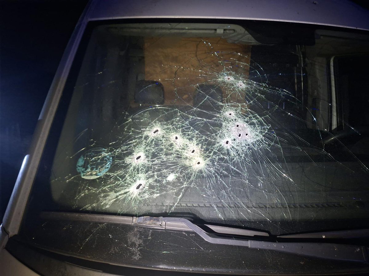 AUGC_Cadiz's tweet photo. Fotografía: impactos de bala como consecuencia de enfrentamientos con narcotraficantes.

Vídeos: declaraciones de cargos políticos de este país 

La miserable condición humana. https://t.co/XkJxycbT4F